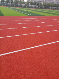 透氣型塑膠跑道施工完成